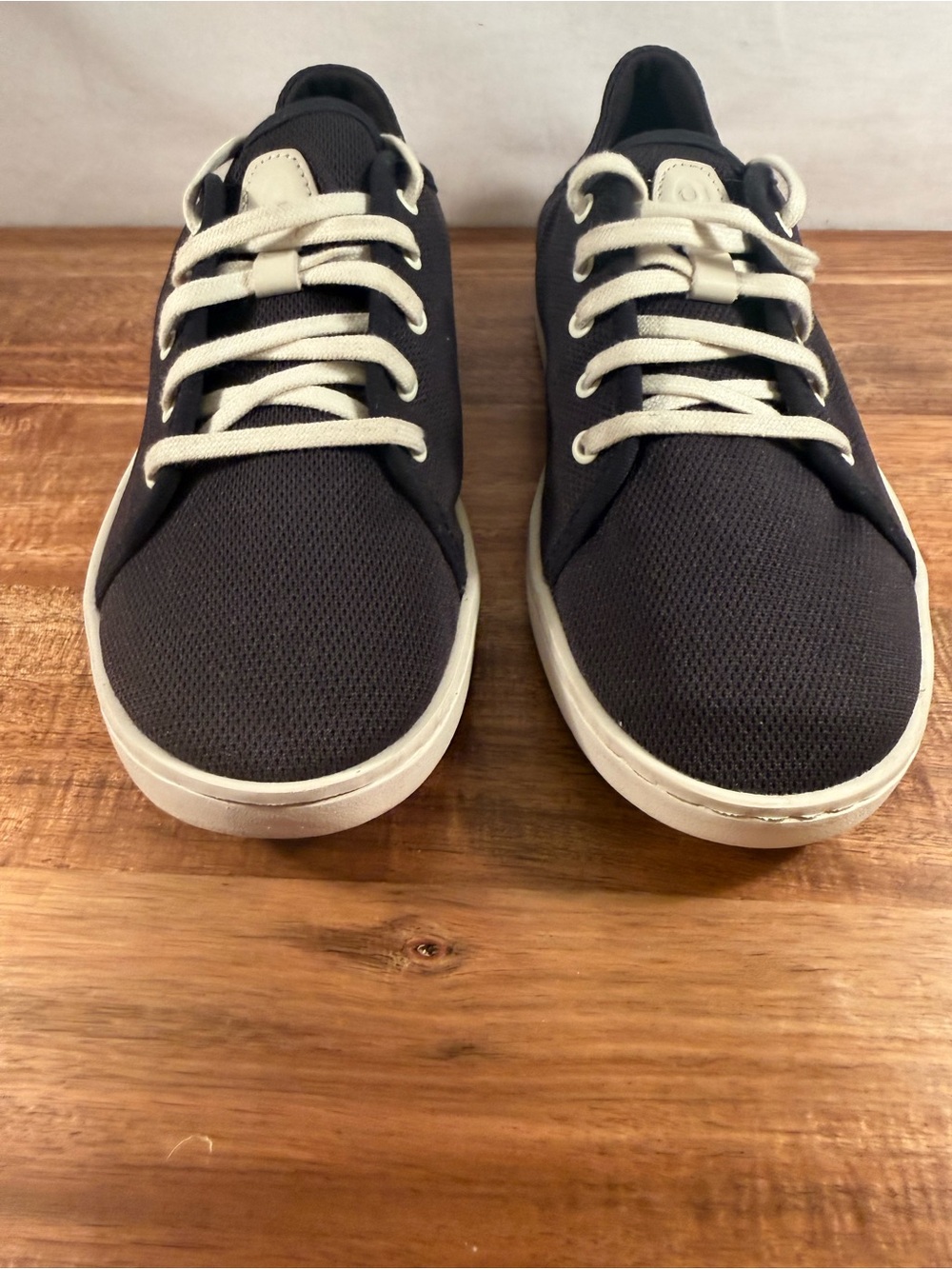 OlwKai Pehuea Li Women's Sneakers Black Size 8.5 - Picture 2 of 12